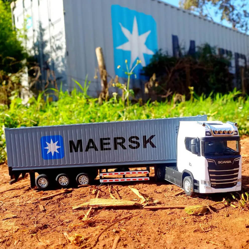 Scania Container Truck Die-Cast Model 1:50 - Heavy Duty Alloy with Opening Doors