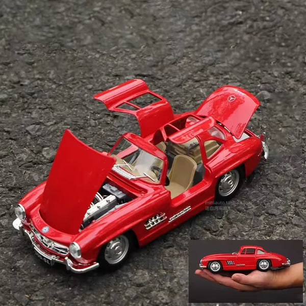 1:24 Scale Mercedes-Benz 300SL Die-Cast Model - Classic Car with Acrylic Display Box