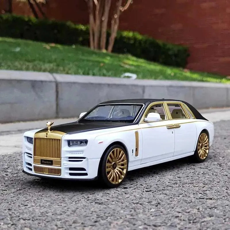 1:24 Die-Cast Rolls-Royce Phantom - Luxury Collectible with Light & Sound