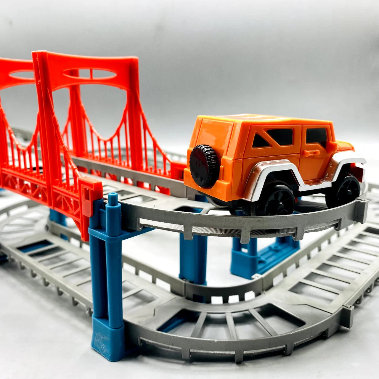 30-Piece Urban Jeep Track Set - Motorized Off-Road Racing Track with Vehicle