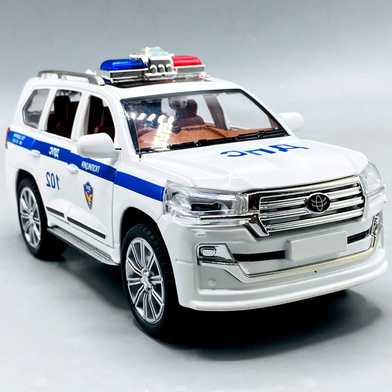 1:24 Scale Toyota Land Cruiser Police Car - Die-Cast Model with Light & Sound Main image