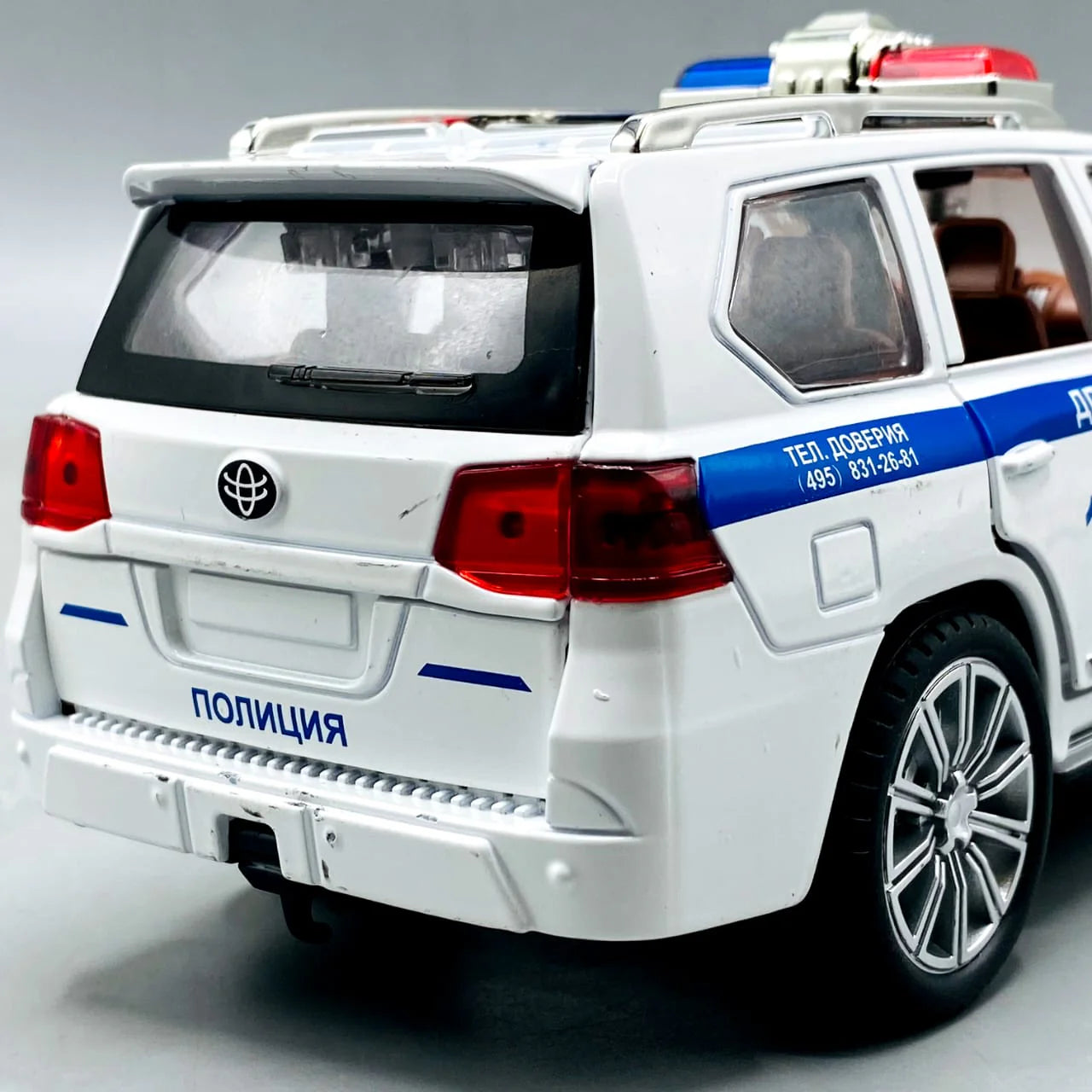 1:24 Scale Toyota Land Cruiser Police Car - Die-Cast Model with Light & Sound