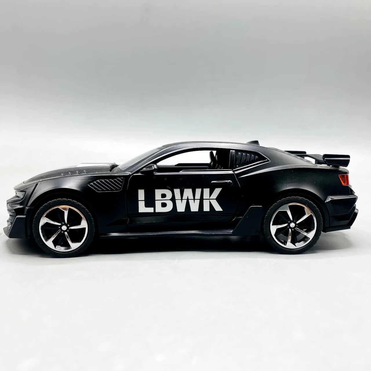 1:24 Scale Chevrolet Camaro Die-Cast Model - With Light, Sound & Smoke Effects