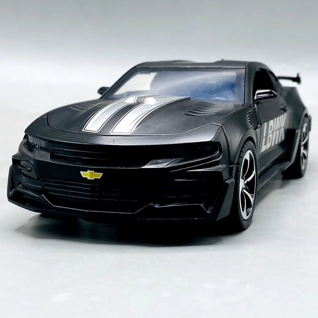 1:24 Scale Chevrolet Camaro Die-Cast Model - With Light, Sound & Smoke Effects