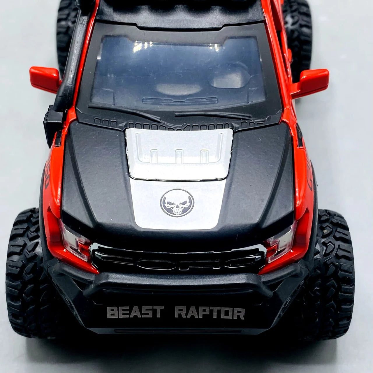 1:24 Scale Ford Raptor Die-Cast Model - With Light, Sound & Smoke Effects