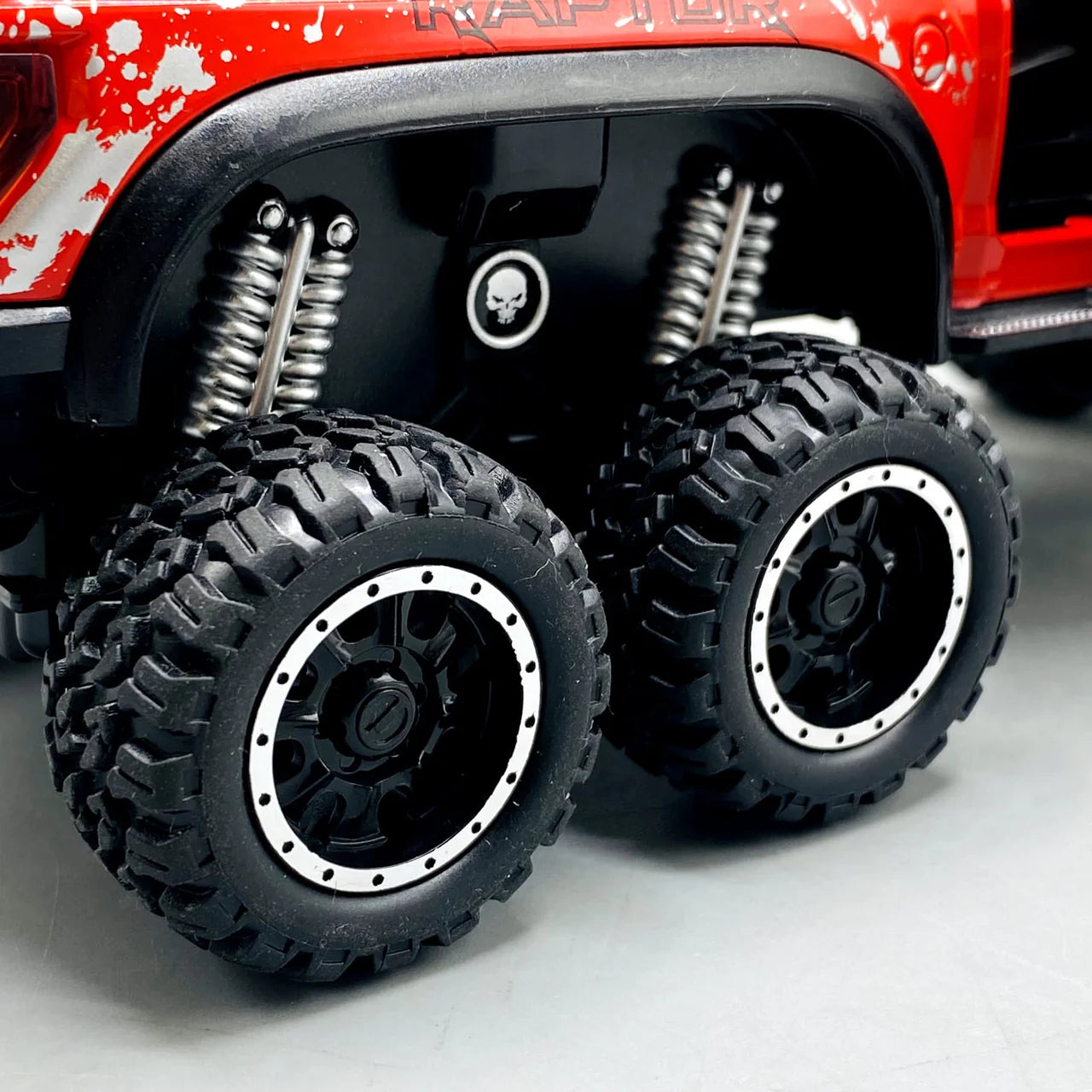 1:24 Scale Ford Raptor Die-Cast Model - With Light, Sound & Smoke Effects