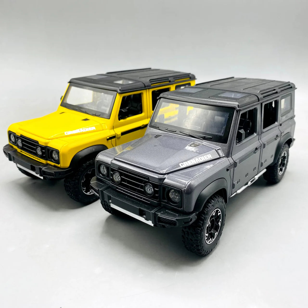 1:24 Scale Grenadier Jeep Die-Cast Model - With Light, Sound & Smoke Effects Secondary image