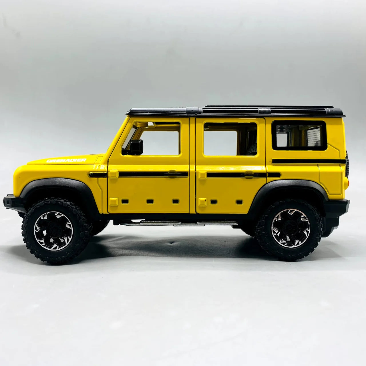 1:24 Scale Grenadier Jeep Die-Cast Model - With Light, Sound & Smoke Effects