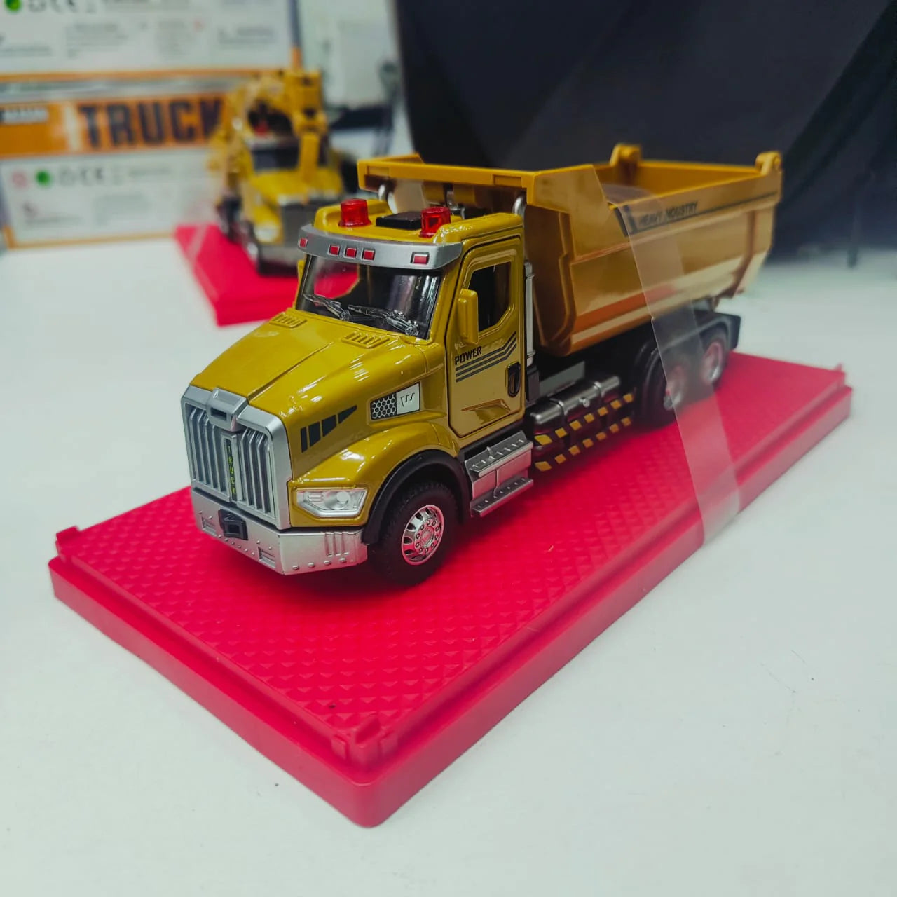 1:24 Scale Die-cast Dump Construction Truck With Light and Sound