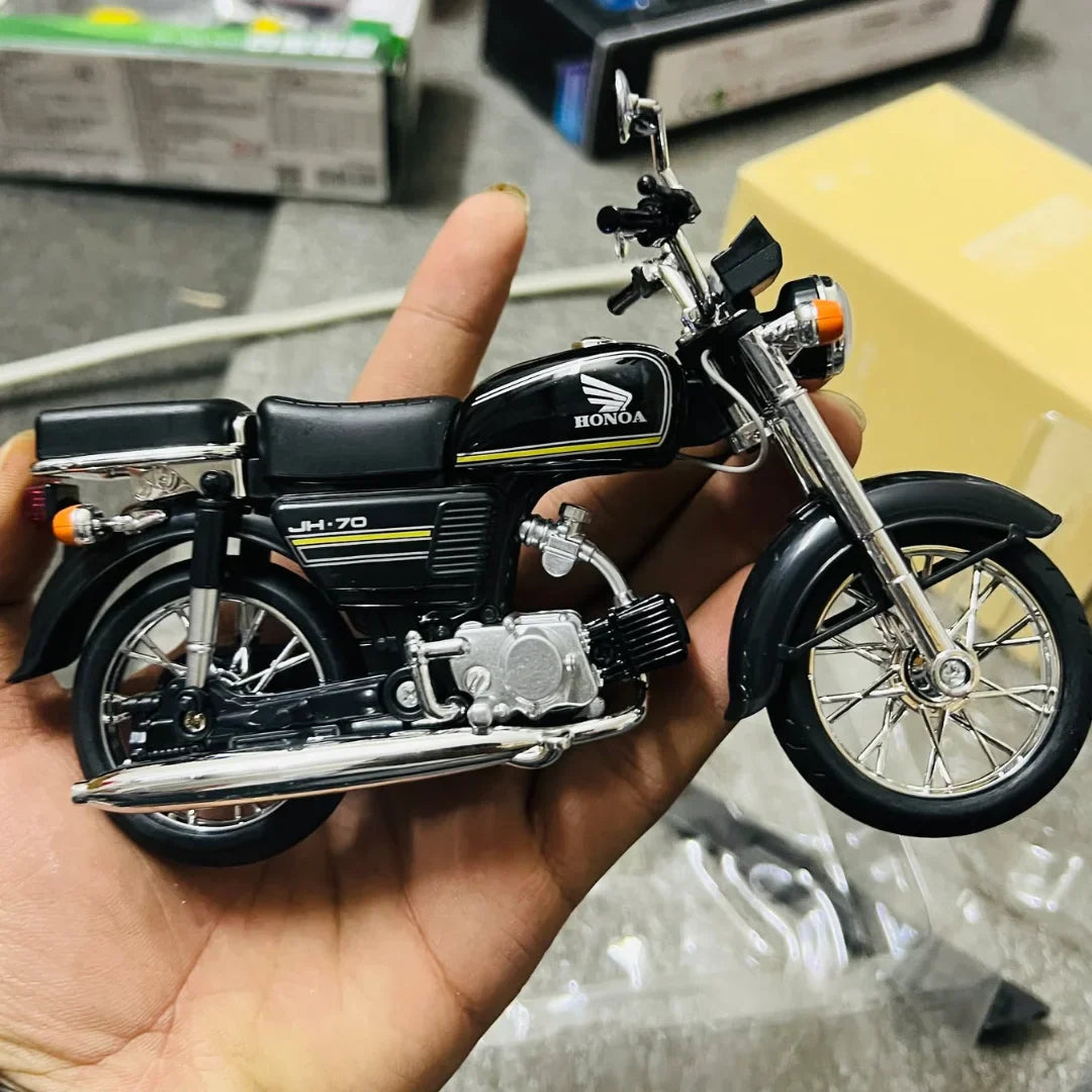 1:12 Scale Honda JH70 Die-Cast Motorcycle Model - Alloy Collectible with Rubber Tires