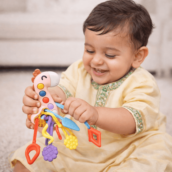 Pull & Sensory Giraffe Toy - Hand-Eye Coordination Trainer for Babies